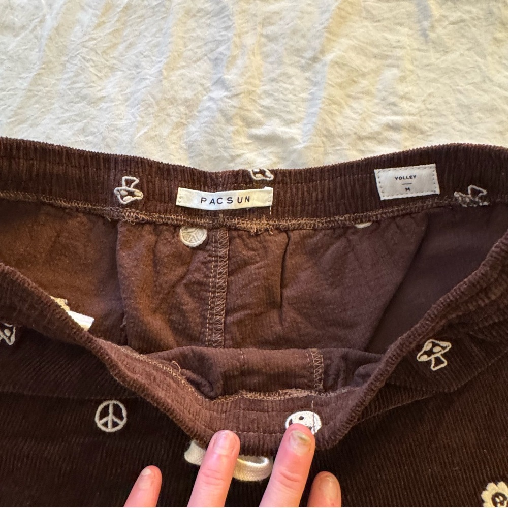 Pacsun Men’s Brown Corduroy Shorts with Embroidered Mushrooms, Flowers | M | NEW - Picture 5 of 7